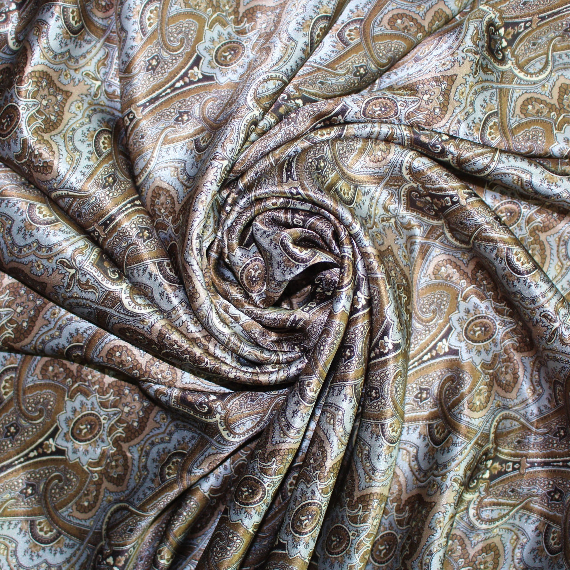 Tissu satin de soie 100% - imprimé cachemire | Bennytex | Mondial Tissus | Cousette | Tissus de rêve | Tissus.net