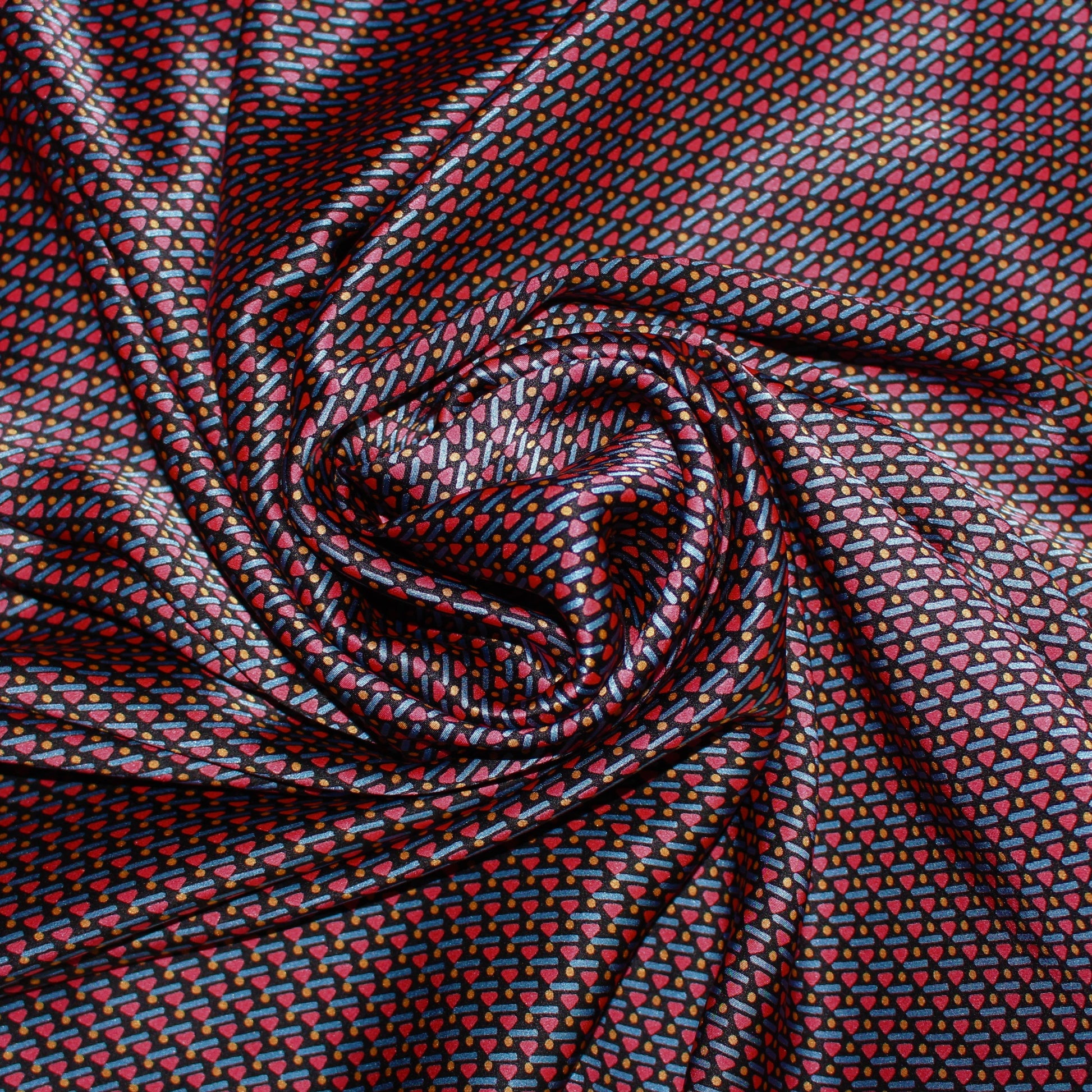 Tissu satin de soie 100% - imprimé géométrique | Bennytex | Mondial Tissus | Cousette | Tissus de rêve | Tissus.net