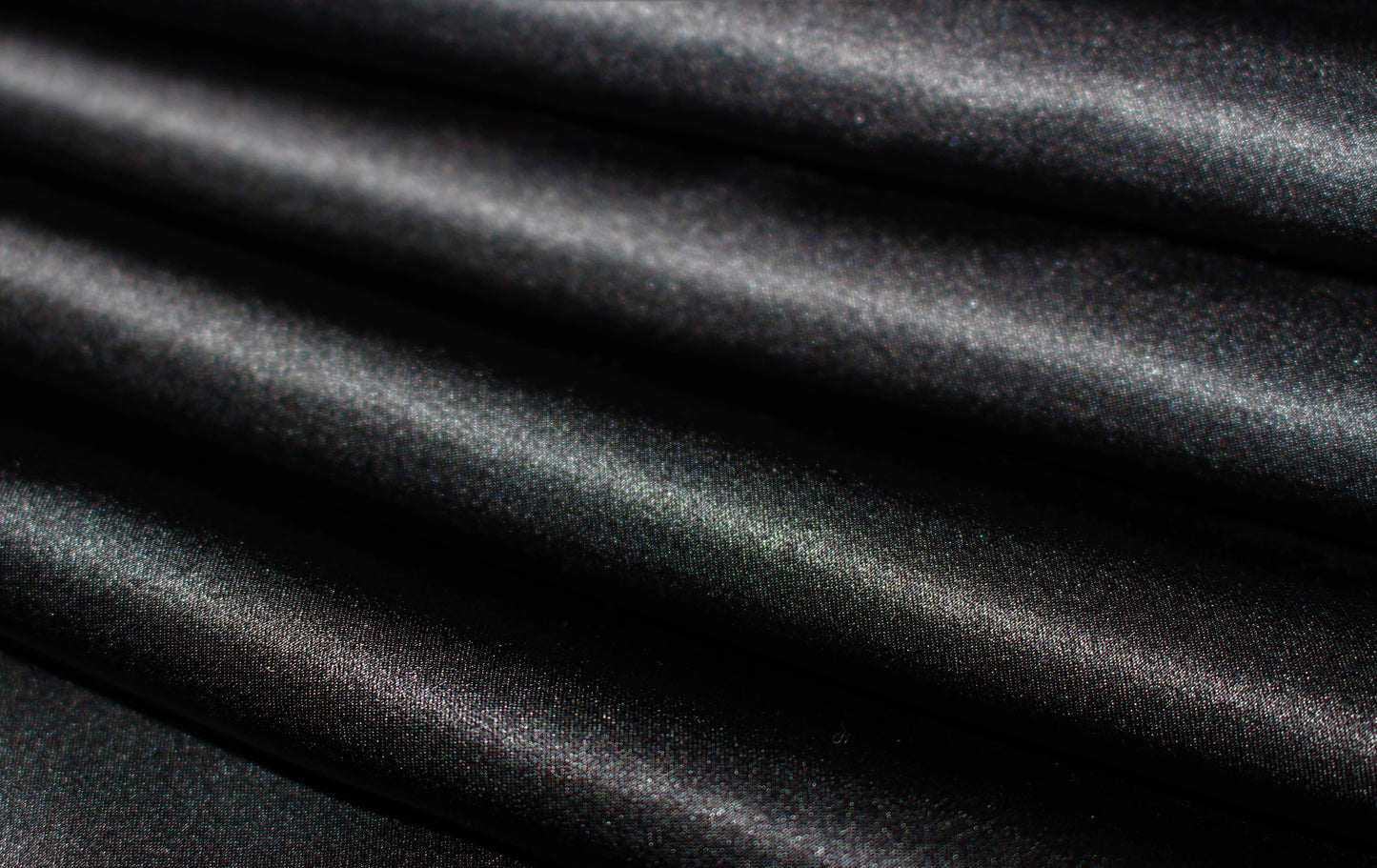 Tissu satin de soie 100% - noir | Bennytex | Mondial Tissus | Cousette | Tissus de rêve | Tissus.net