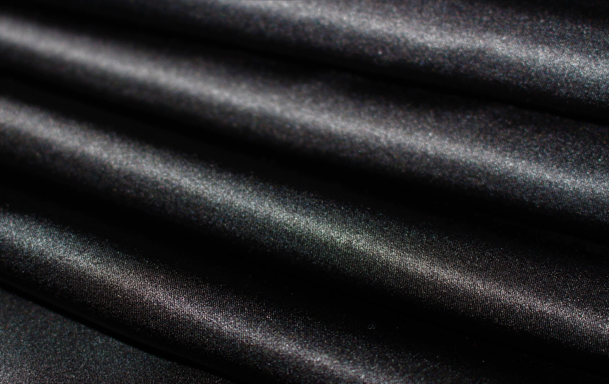 Tissu satin de soie 100% - noir | Bennytex | Mondial Tissus | Cousette | Tissus de rêve | Tissus.net