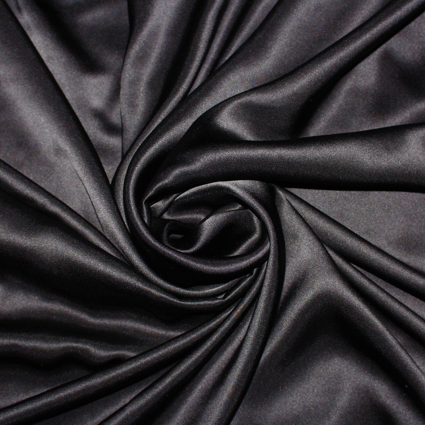 Tissu satin de soie 100% - noir | Bennytex | Mondial Tissus | Cousette | Tissus de rêve | Tissus.net