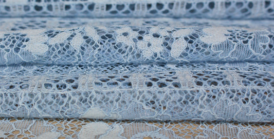 So Tissus | Coupon de 6 mètres - Dentelle - bleu ciel  | Bennytex | Mondial Tissus | Cousette | Tissus de rêve | Tissus.net
