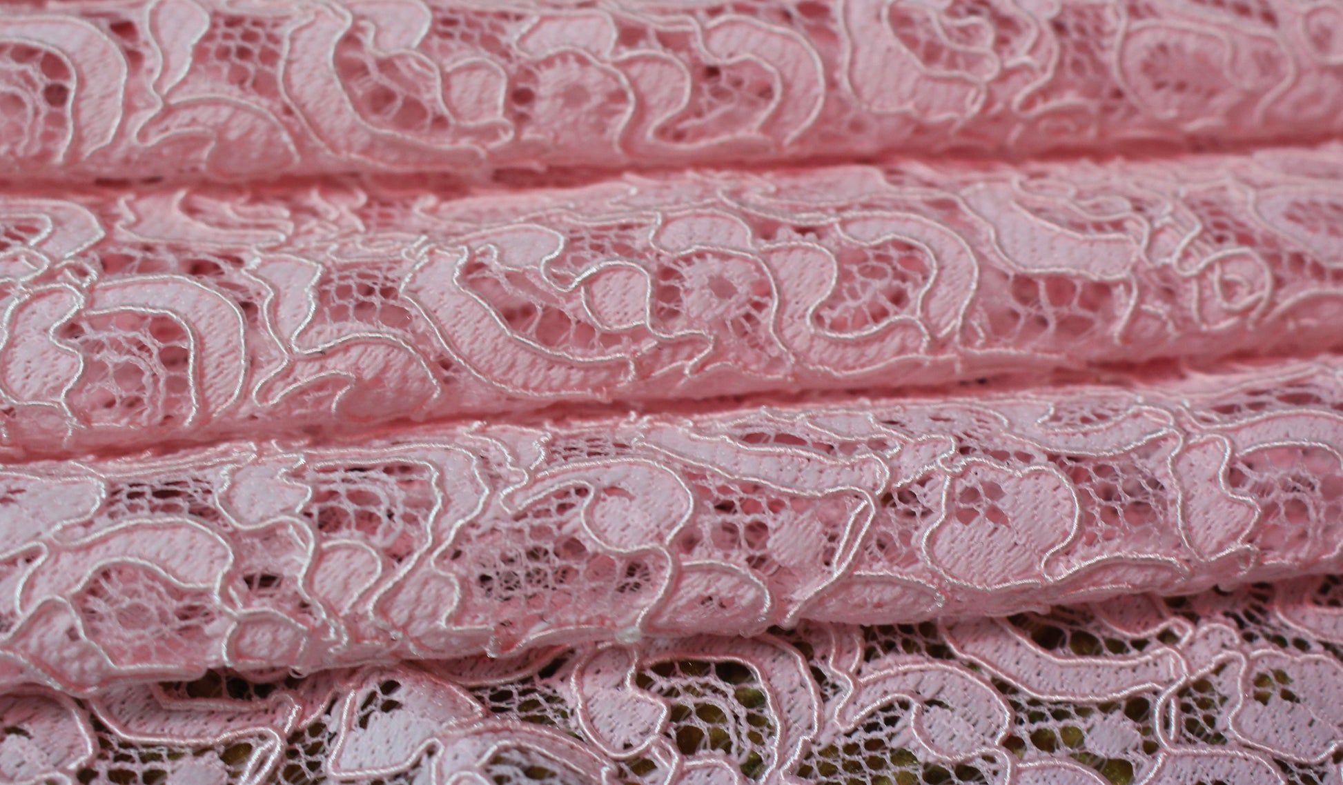 So Tissus | Coupon de 3 mètres - Dentelle - rose | Bennytex | Mondial Tissus | Cousette | Tissus de rêve | Tissus.net