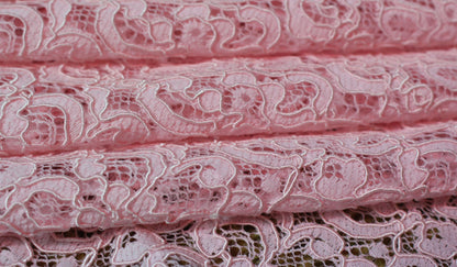 So Tissus | Coupon de 3 mètres - Dentelle - rose | Bennytex | Mondial Tissus | Cousette | Tissus de rêve | Tissus.net