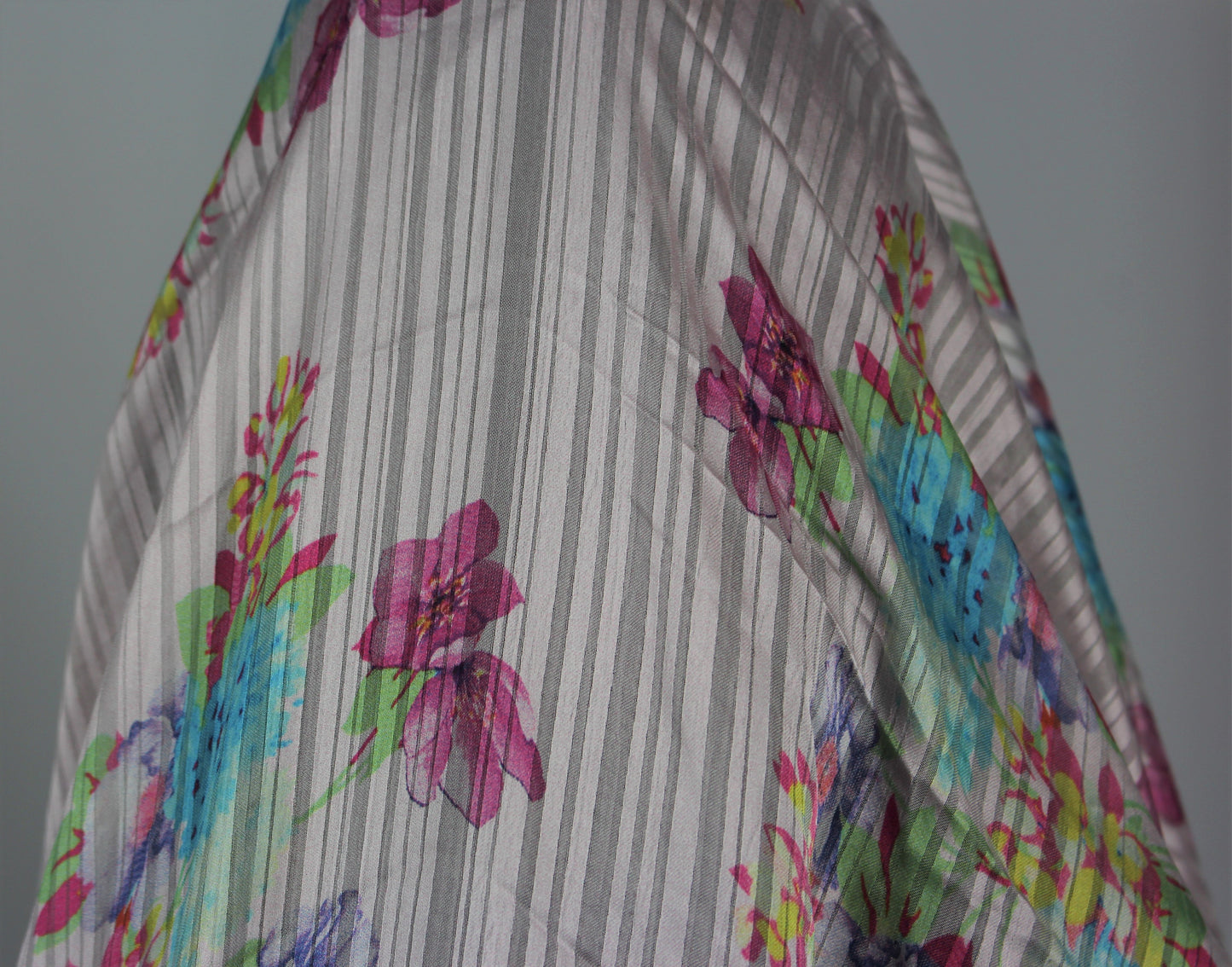Coupon de 2 mètres - Mousseline polyester - imprimé fleuri - photo 4/5 | So Tissus