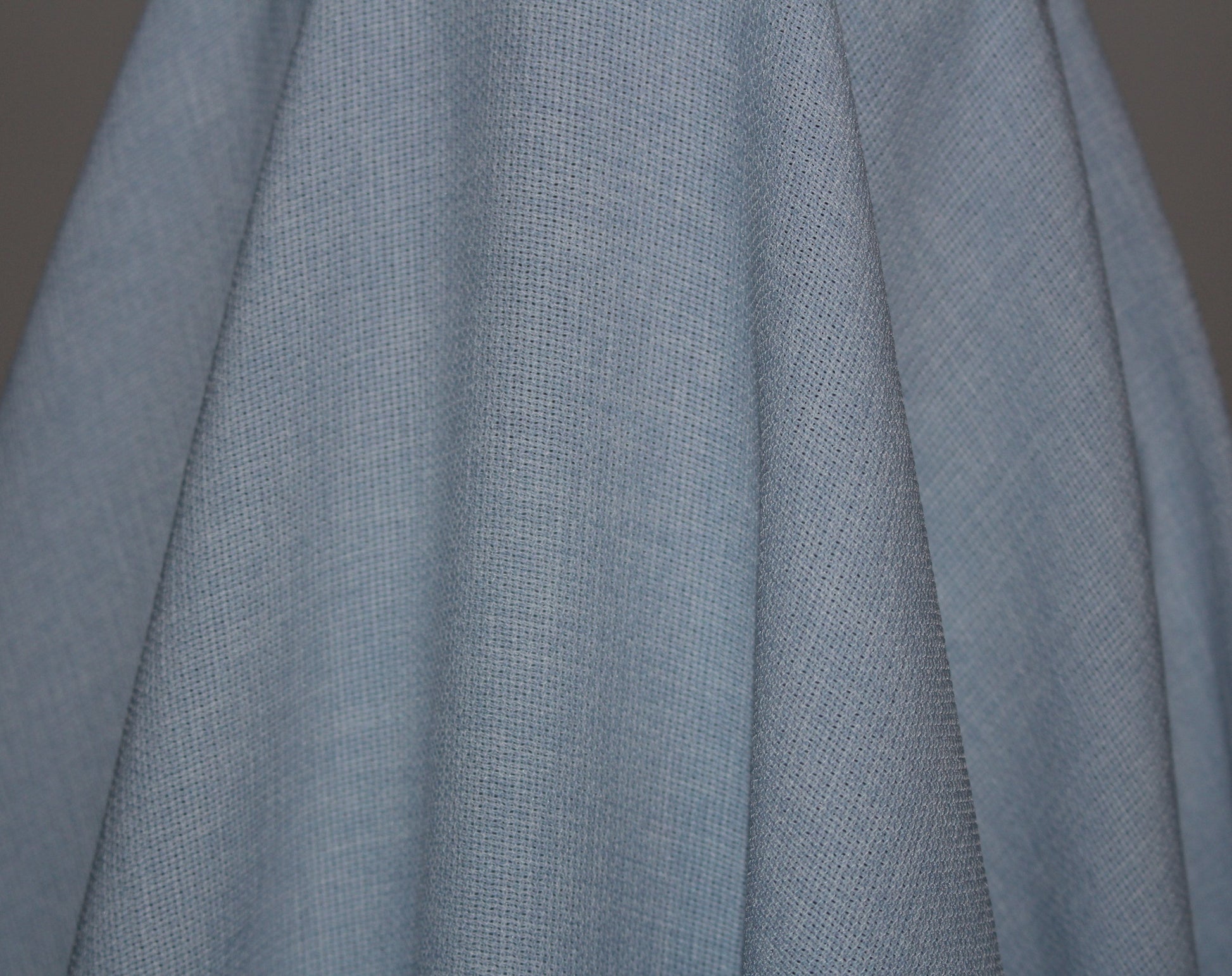 Tissus haute couture. Tissus au mètre pas cher. Tissus pas cher. Acheter tissus au mètre. Tissus français. Tissus de grandes maisons. Tissus haut de gamme. Tissus pour collection. Tissus pour createur. Jeune createur. Laine. Soie. Coton. Lin.