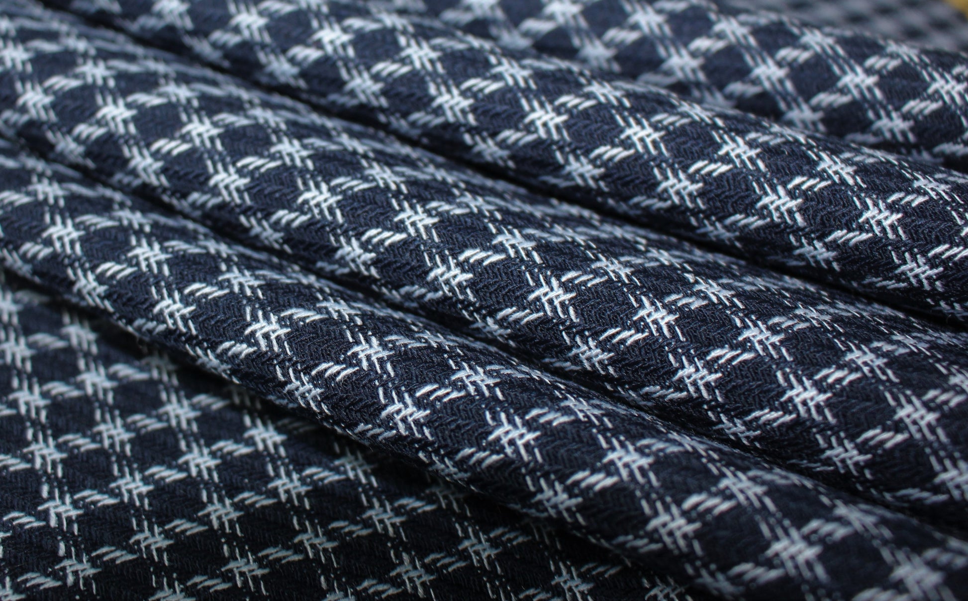 So Tissus | Coupon de 2 mètres - Tweed de laine - à carreaux bleu marine| Bennytex | Mondial Tissus | Cousette | Tissus de rêve | Tissus.net