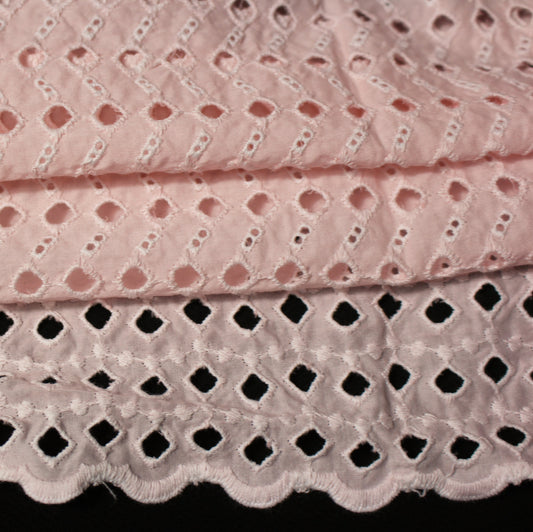 Tissus haute couture. Tissus au mètre pas cher. Tissus pas cher. Acheter tissus au mètre. Tissus français. Tissus de grandes maisons. Tissus haut de gamme. Tissus pour collection. Tissus pour createur. Jeune createur. Laine. Soie. Coton. Lin.