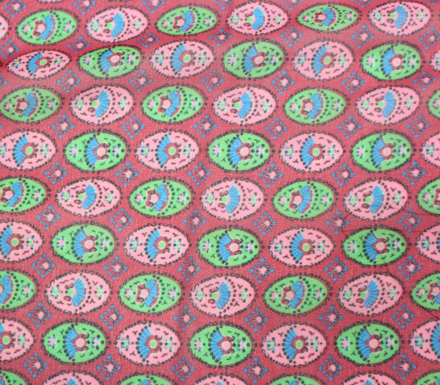 Tissus haute couture. Tissus au mètre pas cher. Tissus pas cher. Acheter tissus au mètre. Tissus français. Tissus de grandes maisons. Tissus haut de gamme. Tissus pour collection. Tissus pour createur. Jeune createur. Laine. Soie. Coton. Lin.