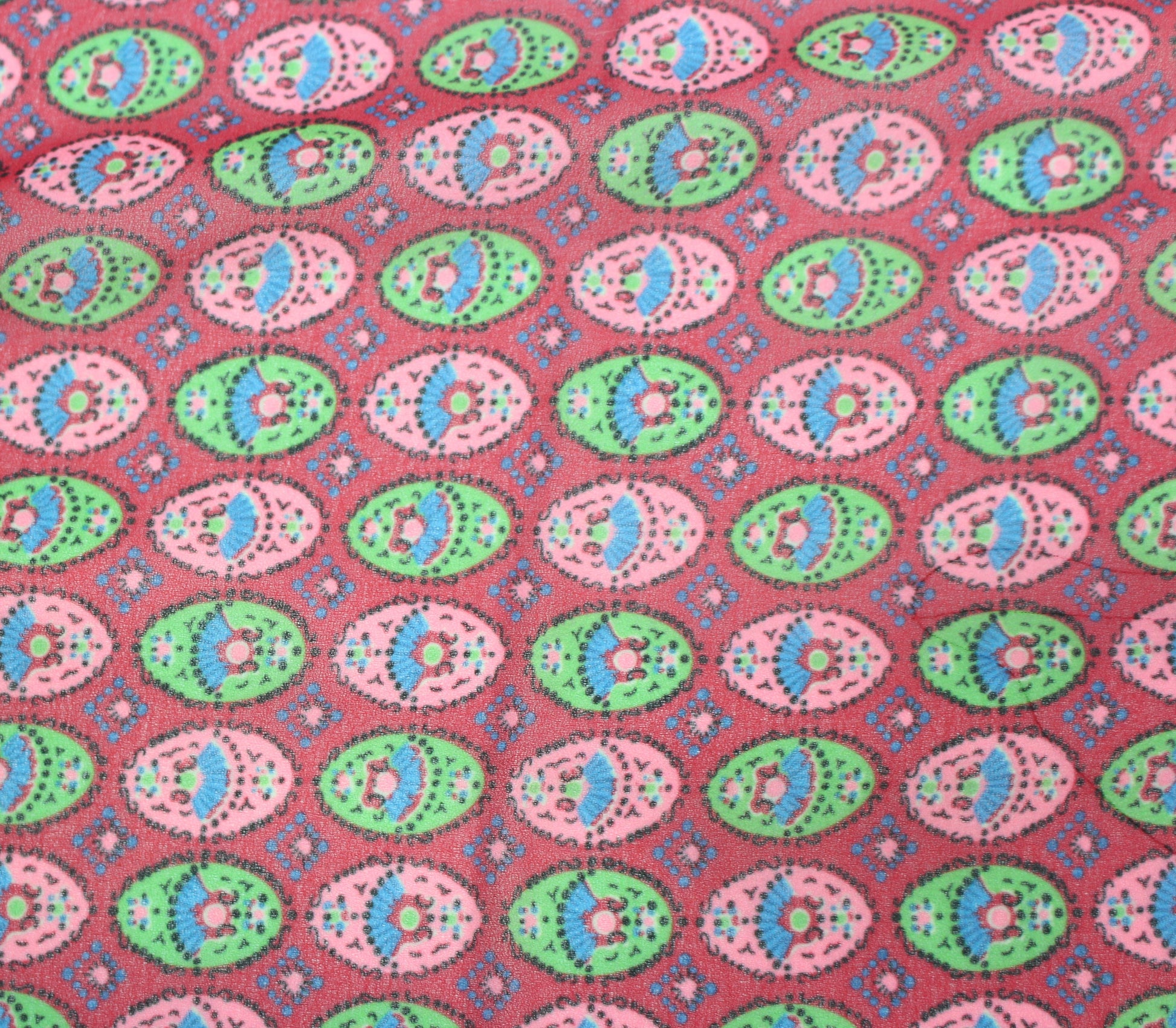 Tissus haute couture. Tissus au mètre pas cher. Tissus pas cher. Acheter tissus au mètre. Tissus français. Tissus de grandes maisons. Tissus haut de gamme. Tissus pour collection. Tissus pour createur. Jeune createur. Laine. Soie. Coton. Lin.