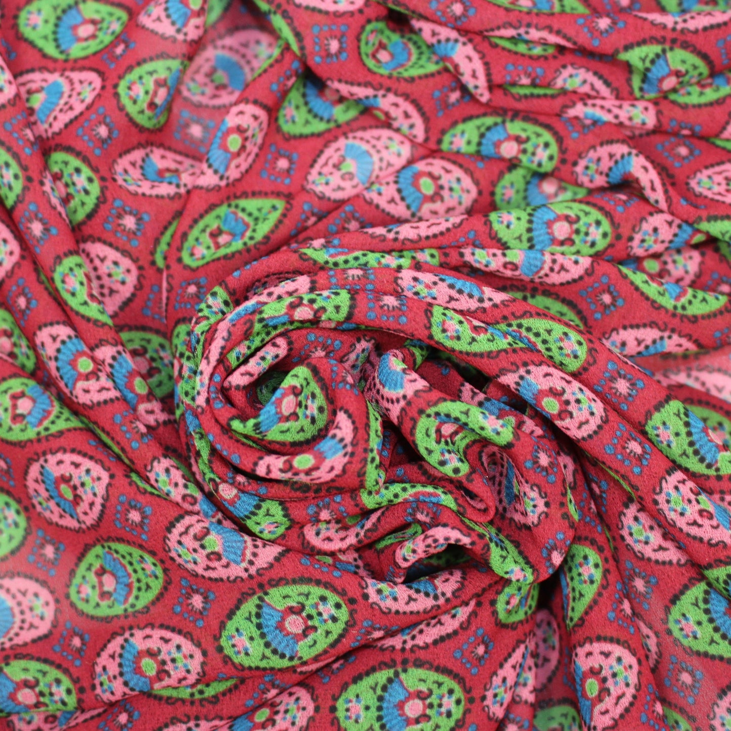 Tissus haute couture. Tissus au mètre pas cher. Tissus pas cher. Acheter tissus au mètre. Tissus français. Tissus de grandes maisons. Tissus haut de gamme. Tissus pour collection. Tissus pour createur. Jeune createur. Laine. Soie. Coton. Lin.