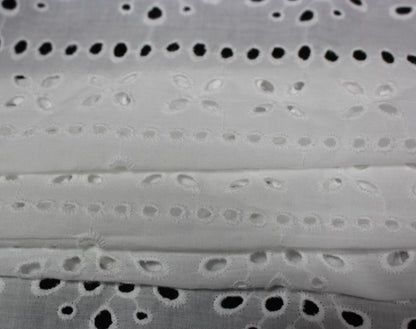 Tissus haute couture. Tissus au mètre pas cher. Tissus pas cher. Acheter tissus au mètre. Tissus français. Tissus de grandes maisons. Tissus haut de gamme. Tissus pour collection. Tissus pour createur. Jeune createur. Laine. Soie. Coton. Lin.