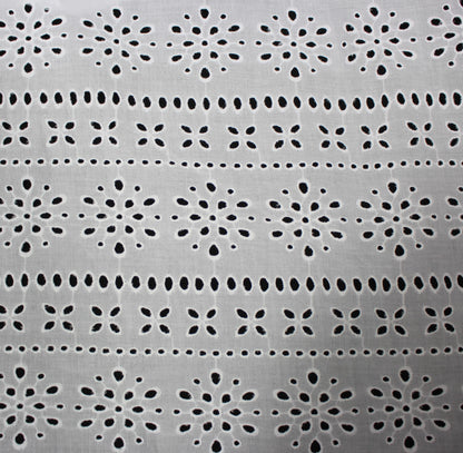Tissus haute couture. Tissus au mètre pas cher. Tissus pas cher. Acheter tissus au mètre. Tissus français. Tissus de grandes maisons. Tissus haut de gamme. Tissus pour collection. Tissus pour createur. Jeune createur. Laine. Soie. Coton. Lin.