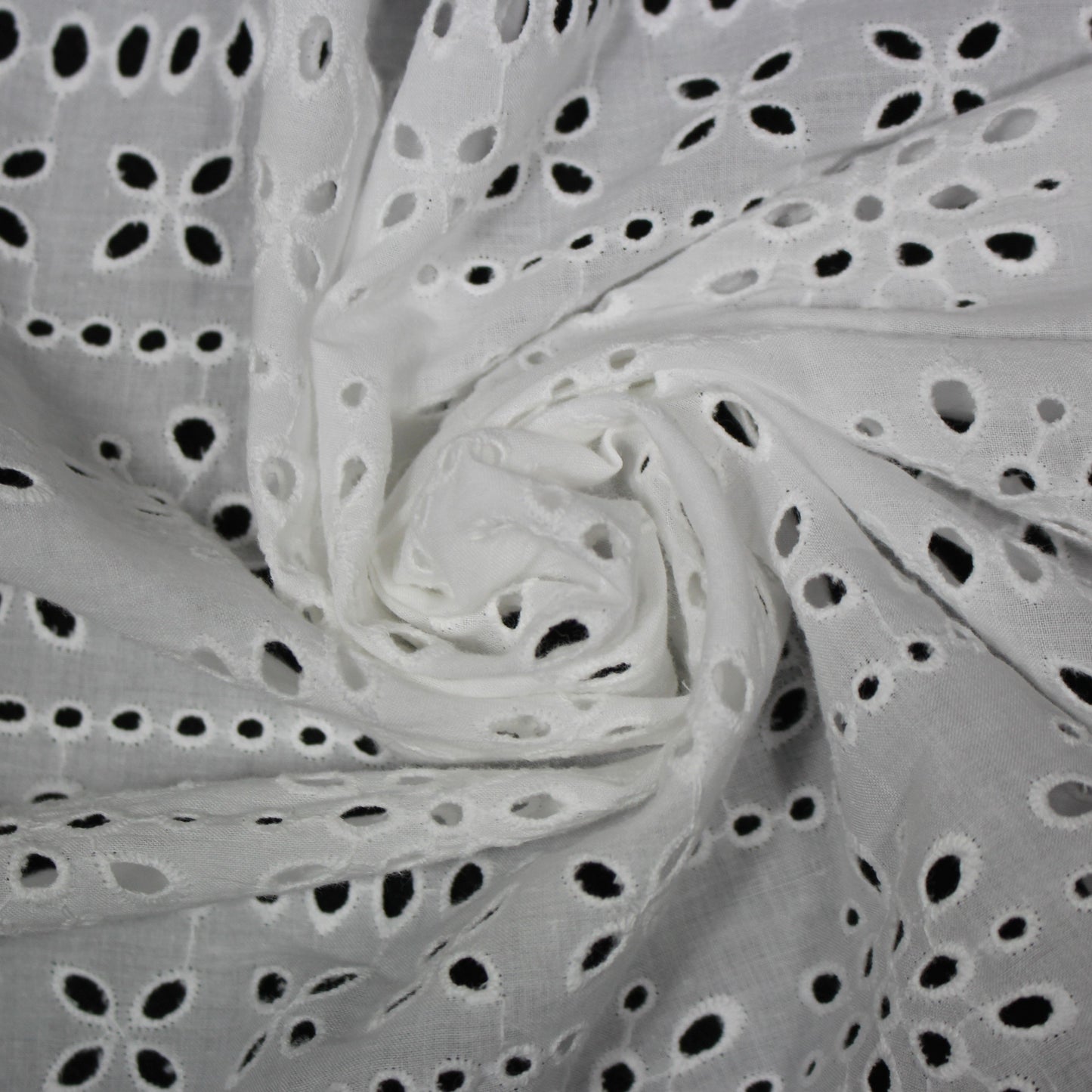 Tissus haute couture. Tissus au mètre pas cher. Tissus pas cher. Acheter tissus au mètre. Tissus français. Tissus de grandes maisons. Tissus haut de gamme. Tissus pour collection. Tissus pour createur. Jeune createur. Laine. Soie. Coton. Lin.