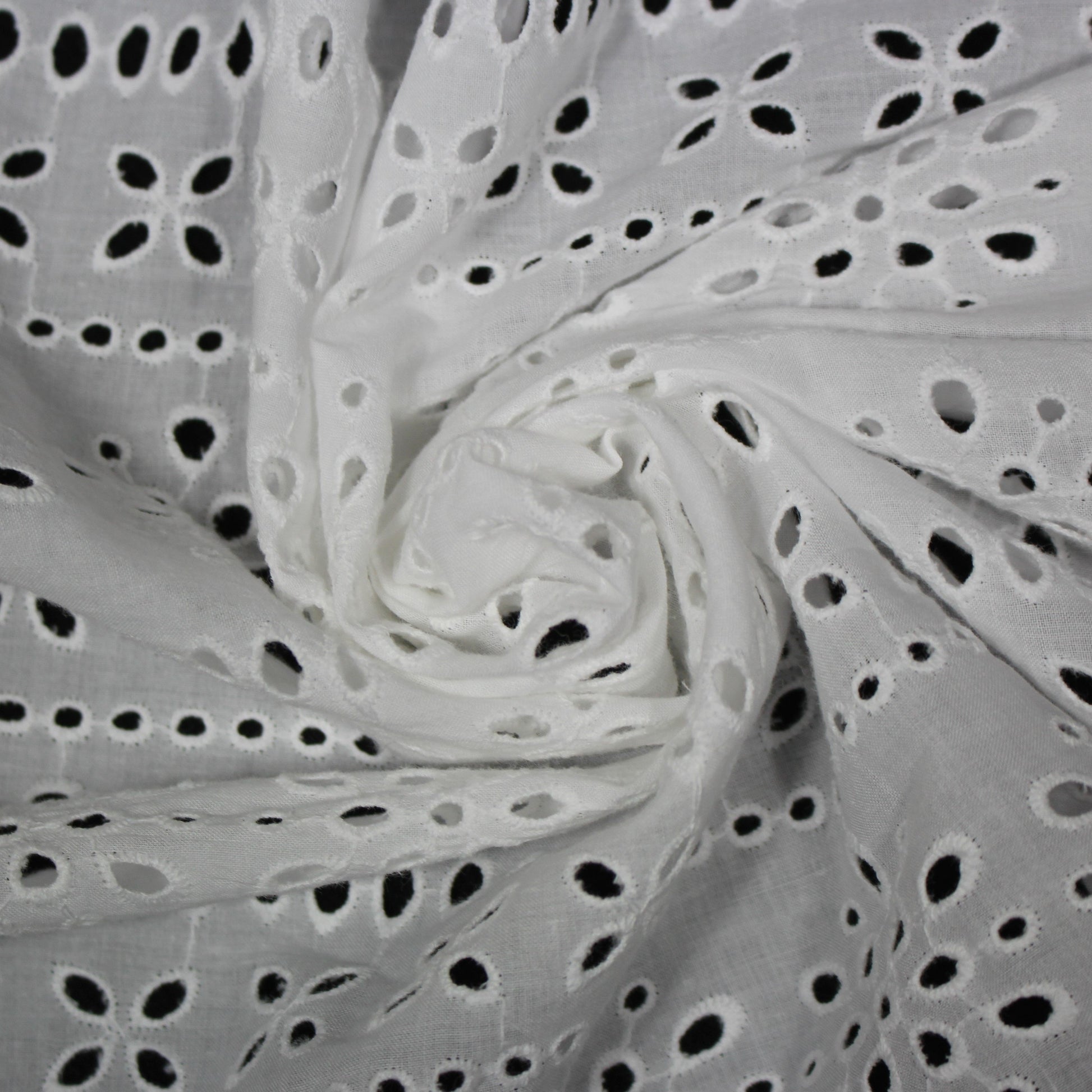 Tissus haute couture. Tissus au mètre pas cher. Tissus pas cher. Acheter tissus au mètre. Tissus français. Tissus de grandes maisons. Tissus haut de gamme. Tissus pour collection. Tissus pour createur. Jeune createur. Laine. Soie. Coton. Lin.
