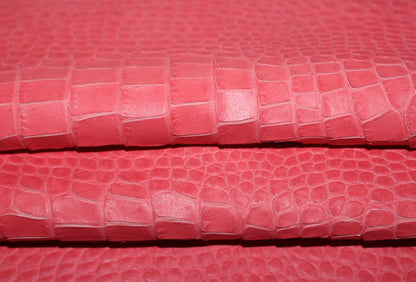 Cuir de vachette - imitation croco - rose | Bennytex | Mondial Tissus | Cousette | Tissus de rêve | Tissus.net