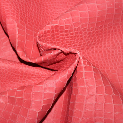 Cuir de vachette - imitation croco - rose | Bennytex | Mondial Tissus | Cousette | Tissus de rêve | Tissus.net