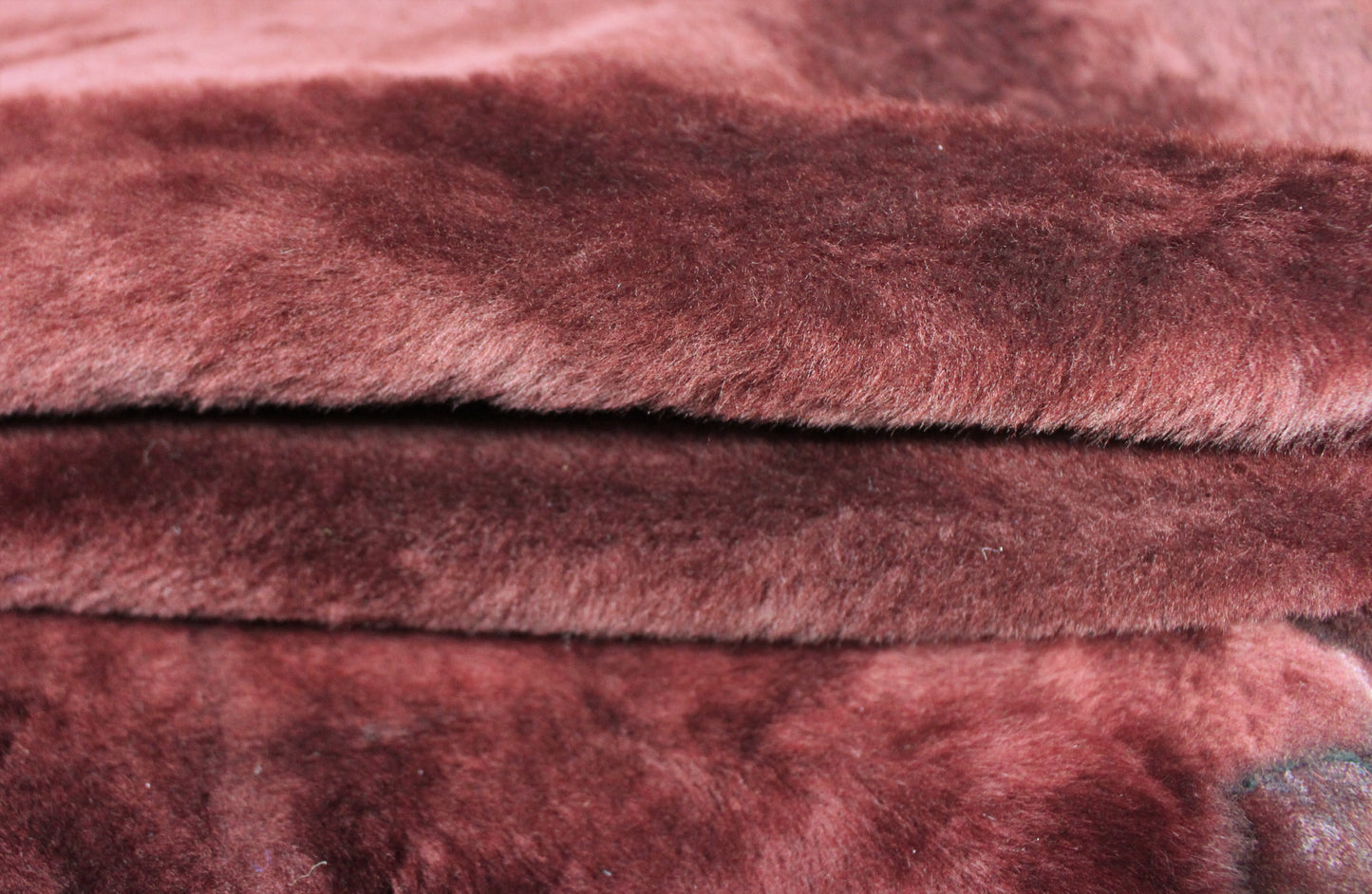 Tissus haute couture. Tissus au mètre pas cher. Tissus pas cher. Acheter tissus au mètre. Tissus français. Tissus de grandes maisons. Tissus haut de gamme. Tissus pour collection. Tissus pour createur. Jeune createur. Laine. Soie. Coton. Lin.