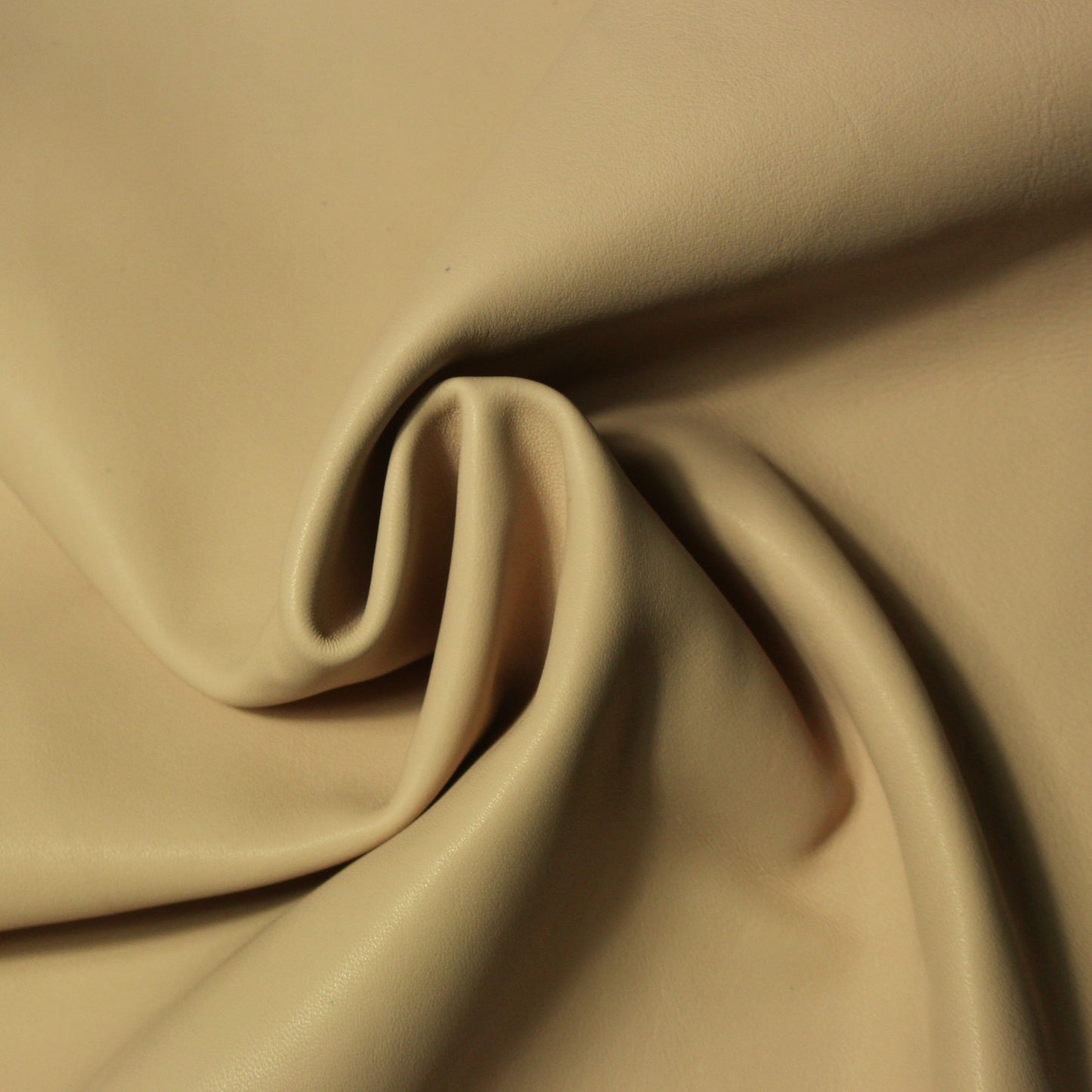 Cuir d'agneau - couleur poudre | Bennytex | Mondial Tissus | Cousette | Tissus de rêve | Tissus.net