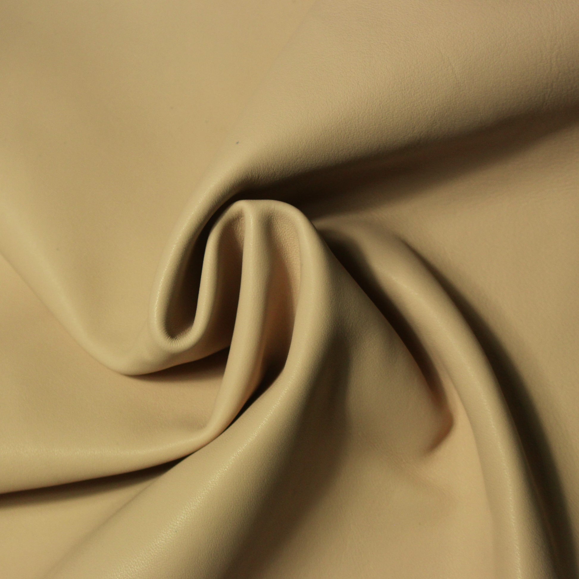 Cuir d'agneau - couleur poudre | Bennytex | Mondial Tissus | Cousette | Tissus de rêve | Tissus.net