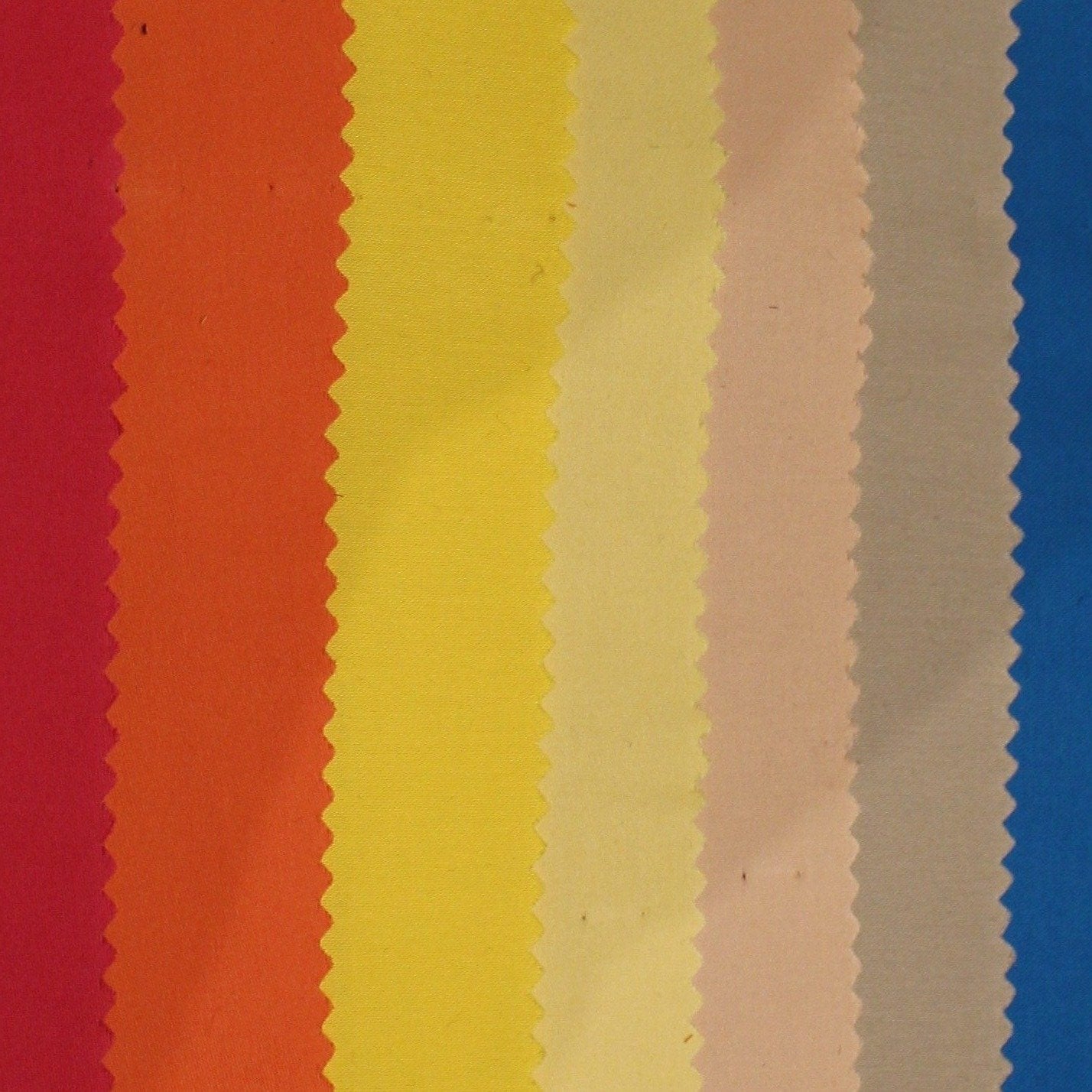 Tissus haute couture. Tissus au mètre pas cher. Tissus pas cher. Acheter tissus au mètre. Tissus français. Tissus de grandes maisons. Tissus haut de gamme. Tissus pour collection. Tissus pour createur. Jeune createur. Laine. Soie. Coton. Lin.