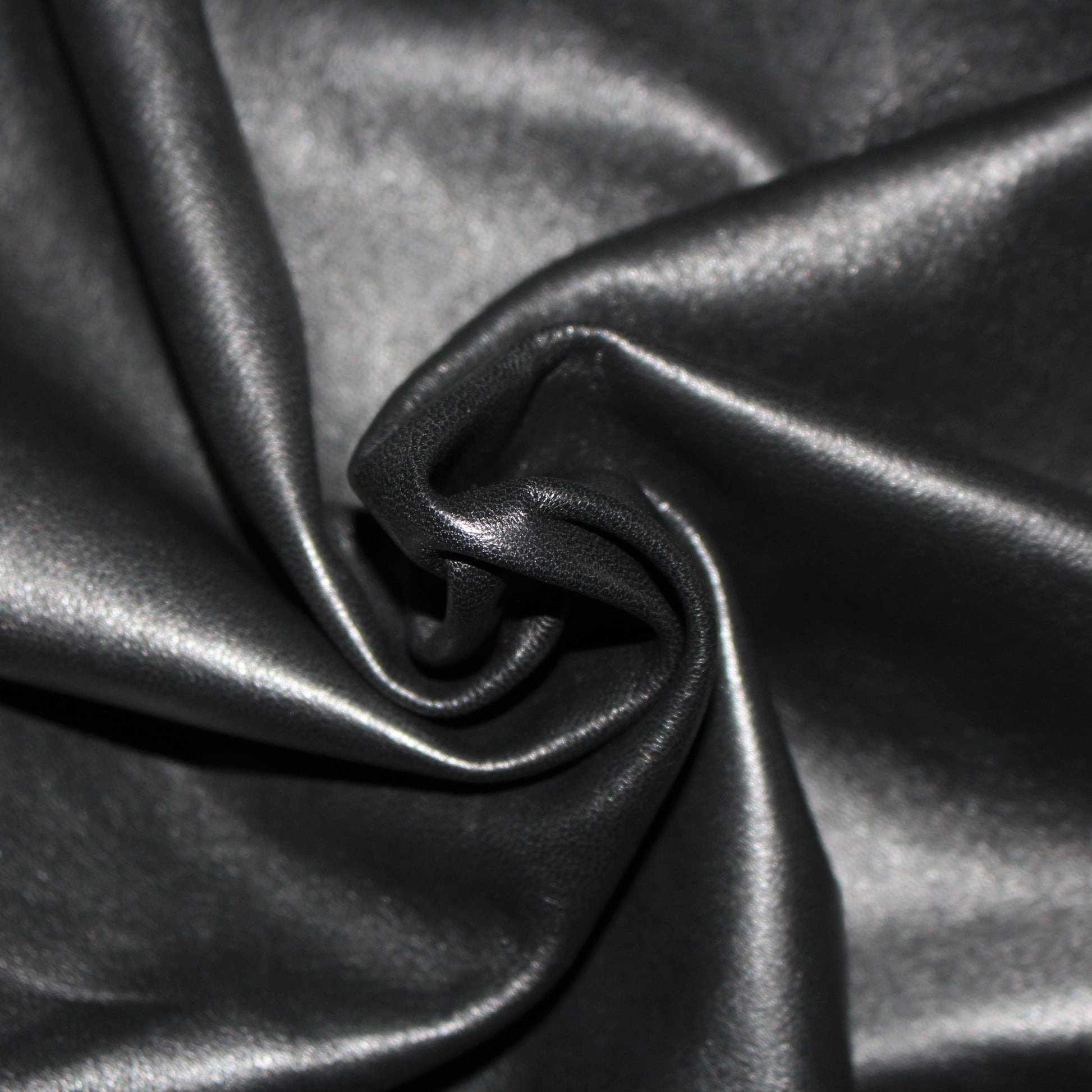 Tissus haute couture. Tissus au mètre pas cher. Tissus pas cher. Acheter tissus au mètre. Tissus français. Tissus de grandes maisons. Tissus haut de gamme. Tissus pour collection. Tissus pour createur. Jeune createur. Laine. Soie. Coton. Lin.