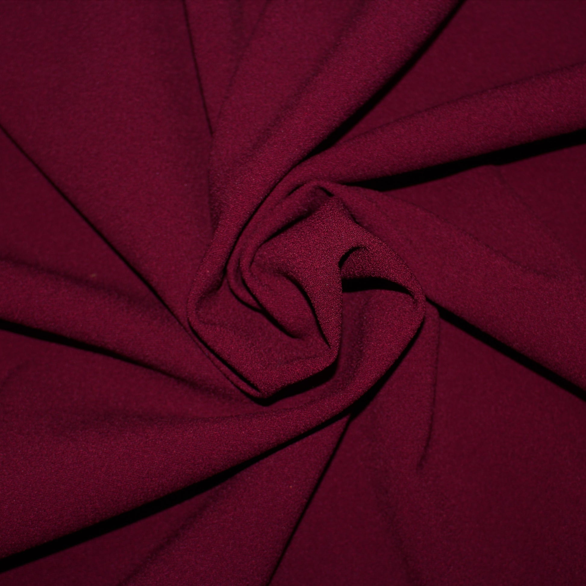 Tissus haute couture. Tissus au mètre pas cher. Tissus pas cher. Acheter tissus au mètre. Tissus français. Tissus de grandes maisons. Tissus haut de gamme. Tissus pour collection. Tissus pour createur. Jeune createur. Laine. Soie. Coton. Lin.