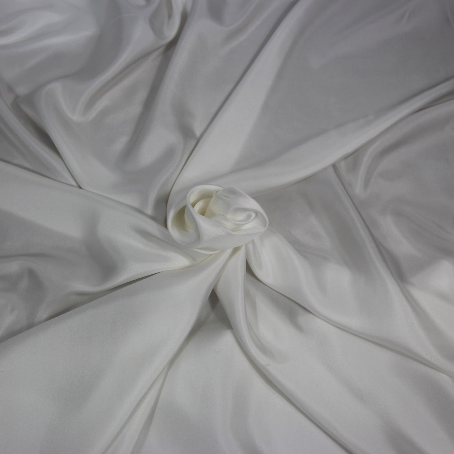 Tissu twill de soie - blanc | Bennytex | Mondial Tissus | Cousette | Tissus de rêve | Tissus.net
