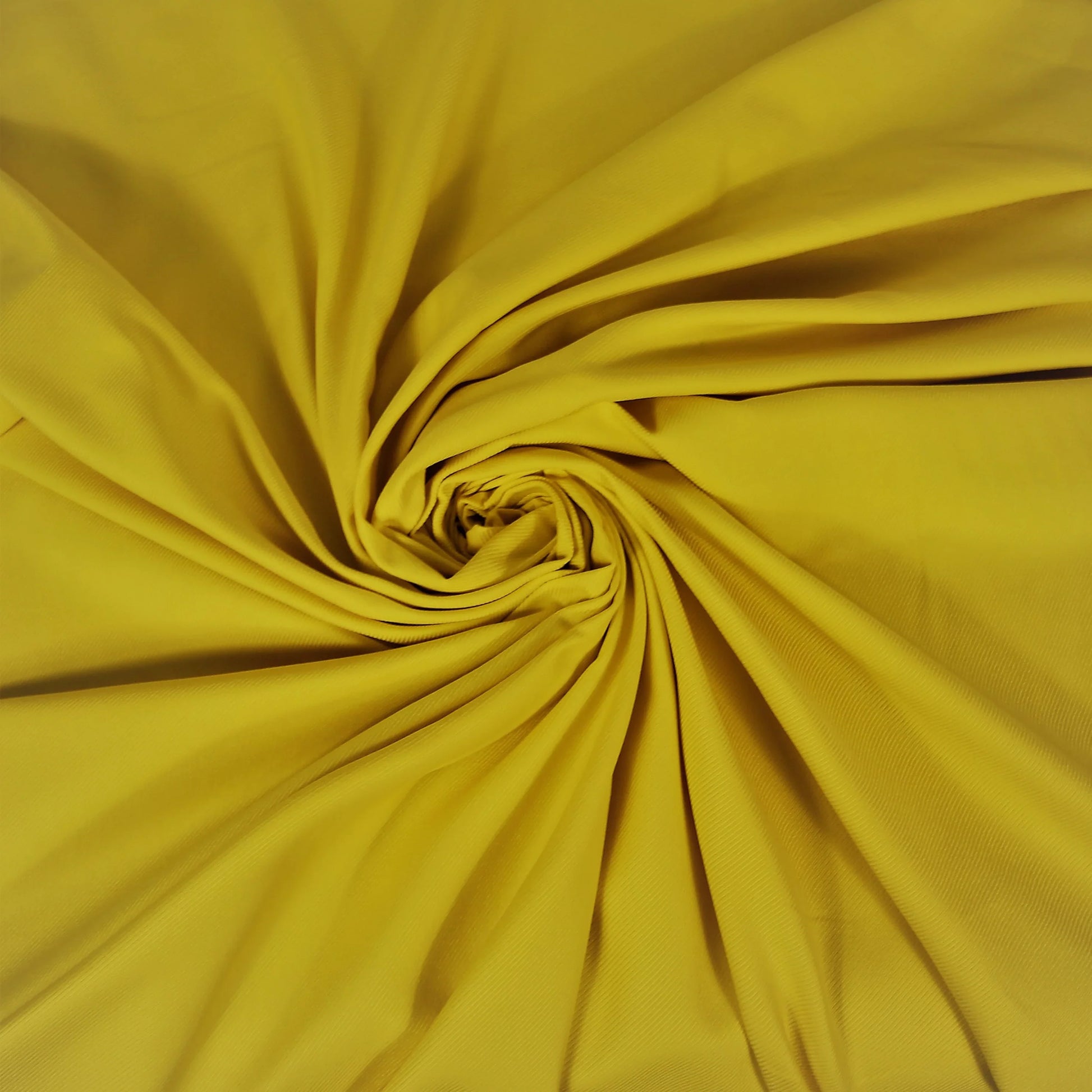 Tissus haute couture. Tissus au mètre pas cher. Tissus pas cher. Acheter tissus au mètre. Tissus français. Tissus de grandes maisons. Tissus haut de gamme. Tissus pour collection. Tissus pour createur. Jeune createur. Laine. Soie. Coton. Lin.