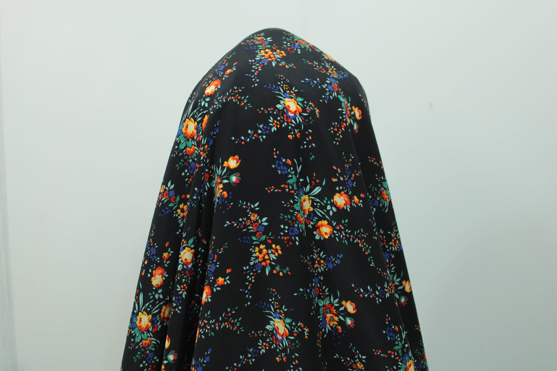 Tissu crêpe de chine 100% soie - imprimé fleuri - photo 4/5 | So Tissus