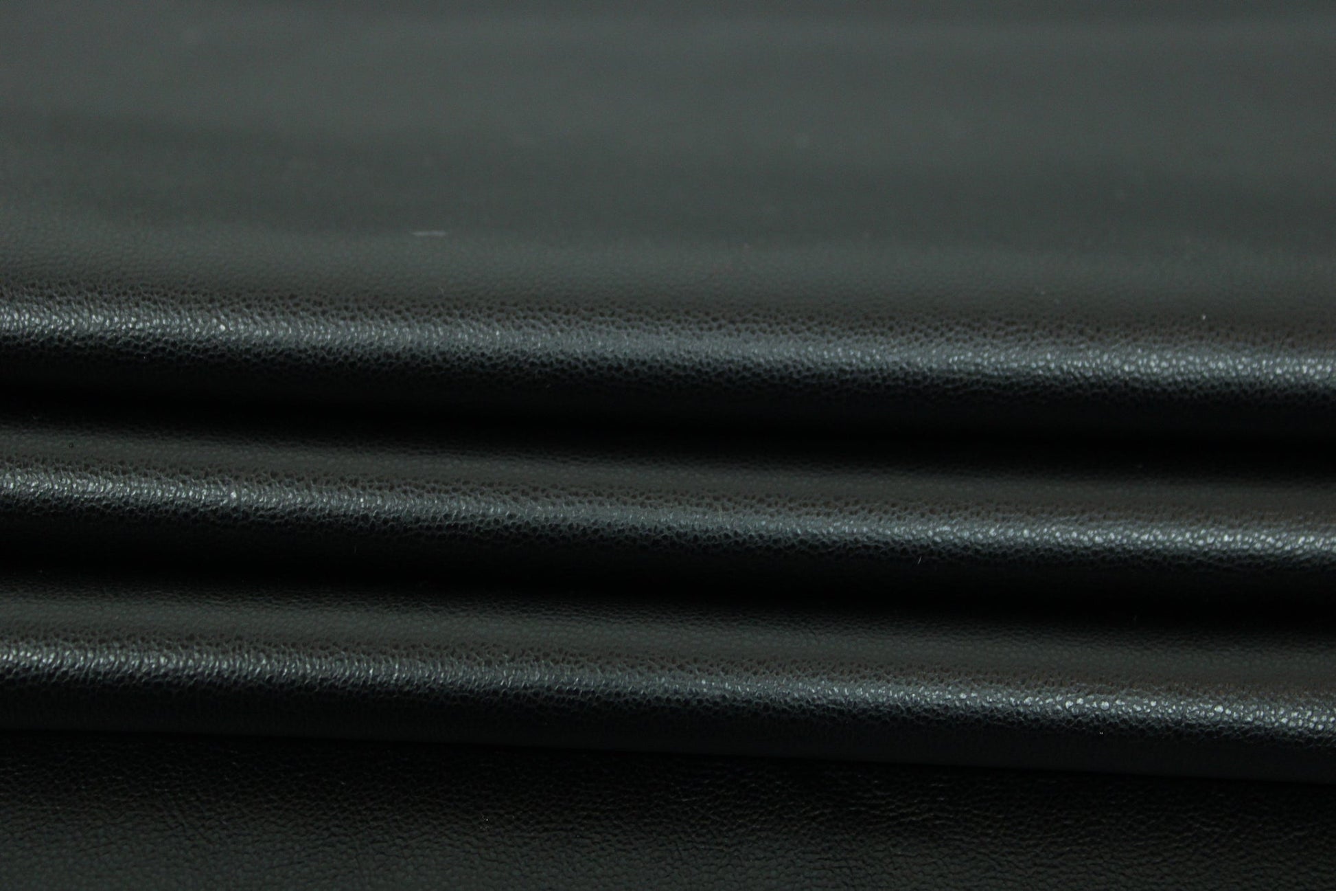 Tissu simili cuir - noir - photo 3/4 | So Tissus