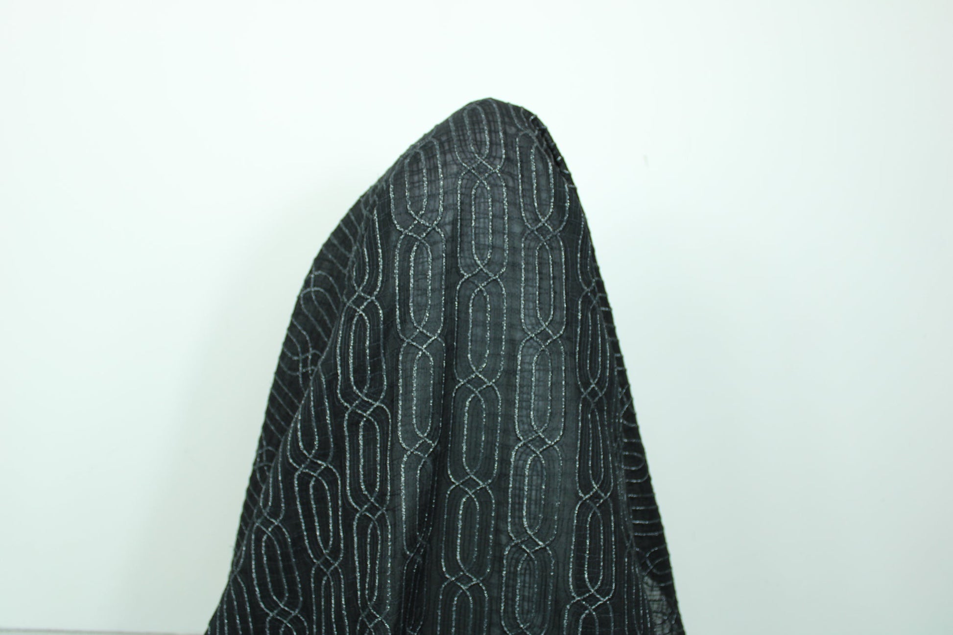 Tissu voile coton brodé - motif géométrique - noir - photo 3/6 | So Tissus