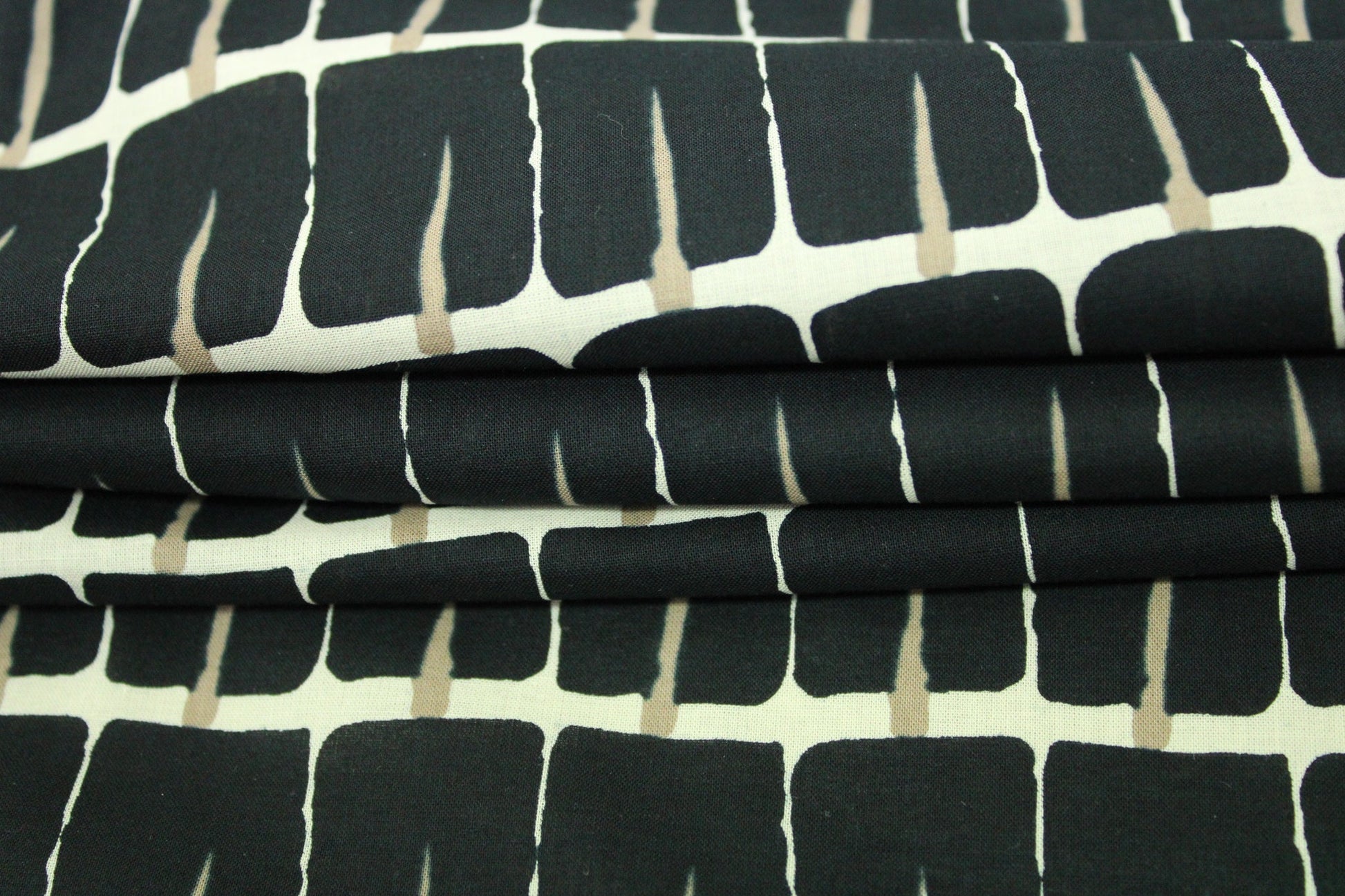 Tissu popeline coton - imprimé géométrique - noir et beige - photo 3/6 | So Tissus