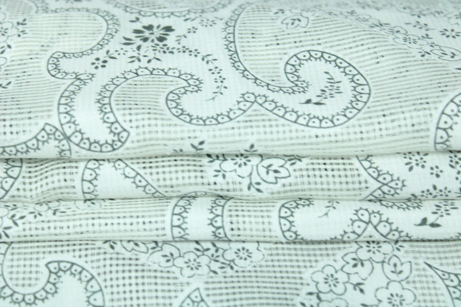Tissu voile de soie et coton- imprimé arabesque - blanc et gris