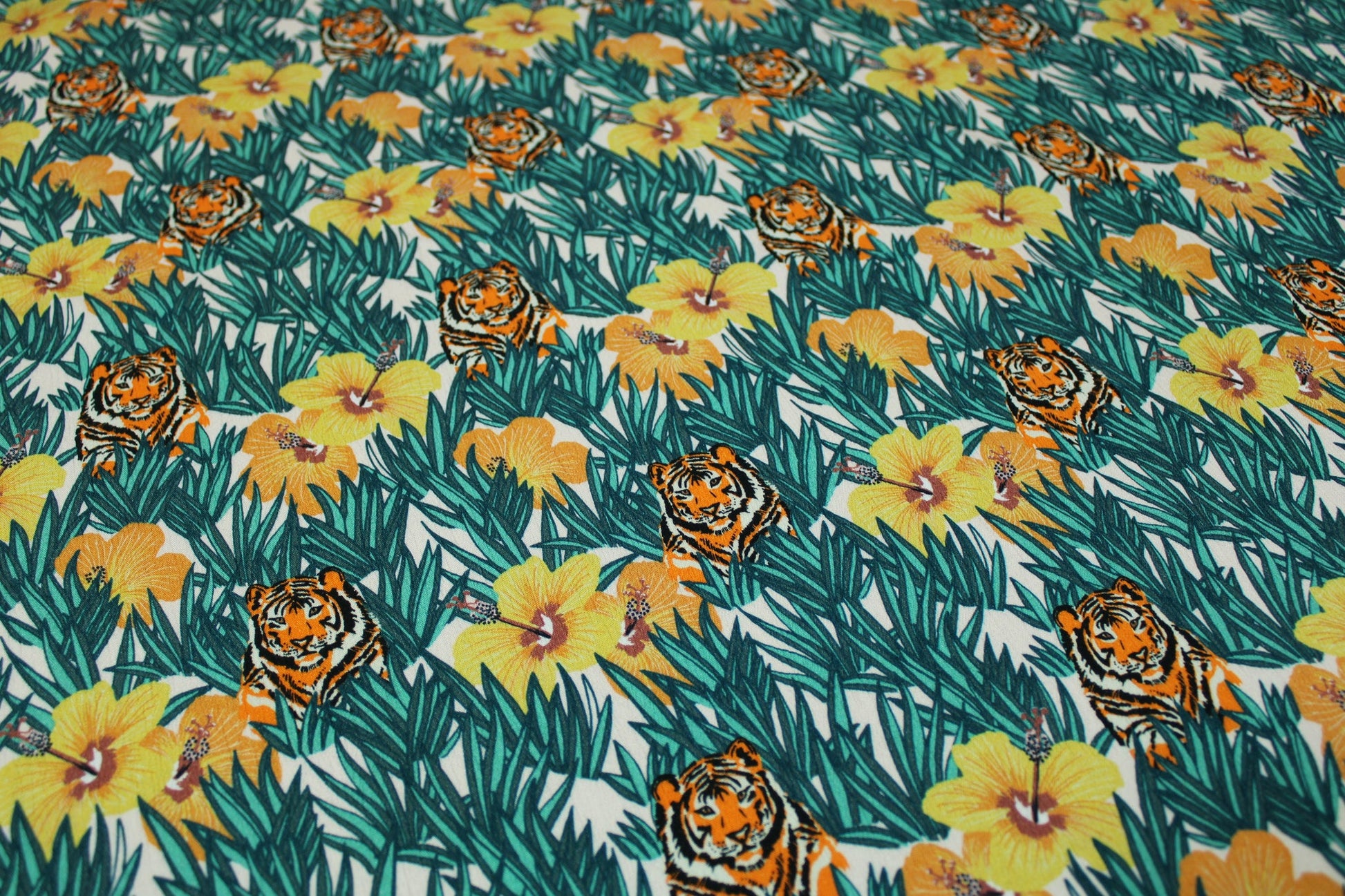 Tissu crêpe viscose - imprimé tigre - photo 5/5 | So Tissus