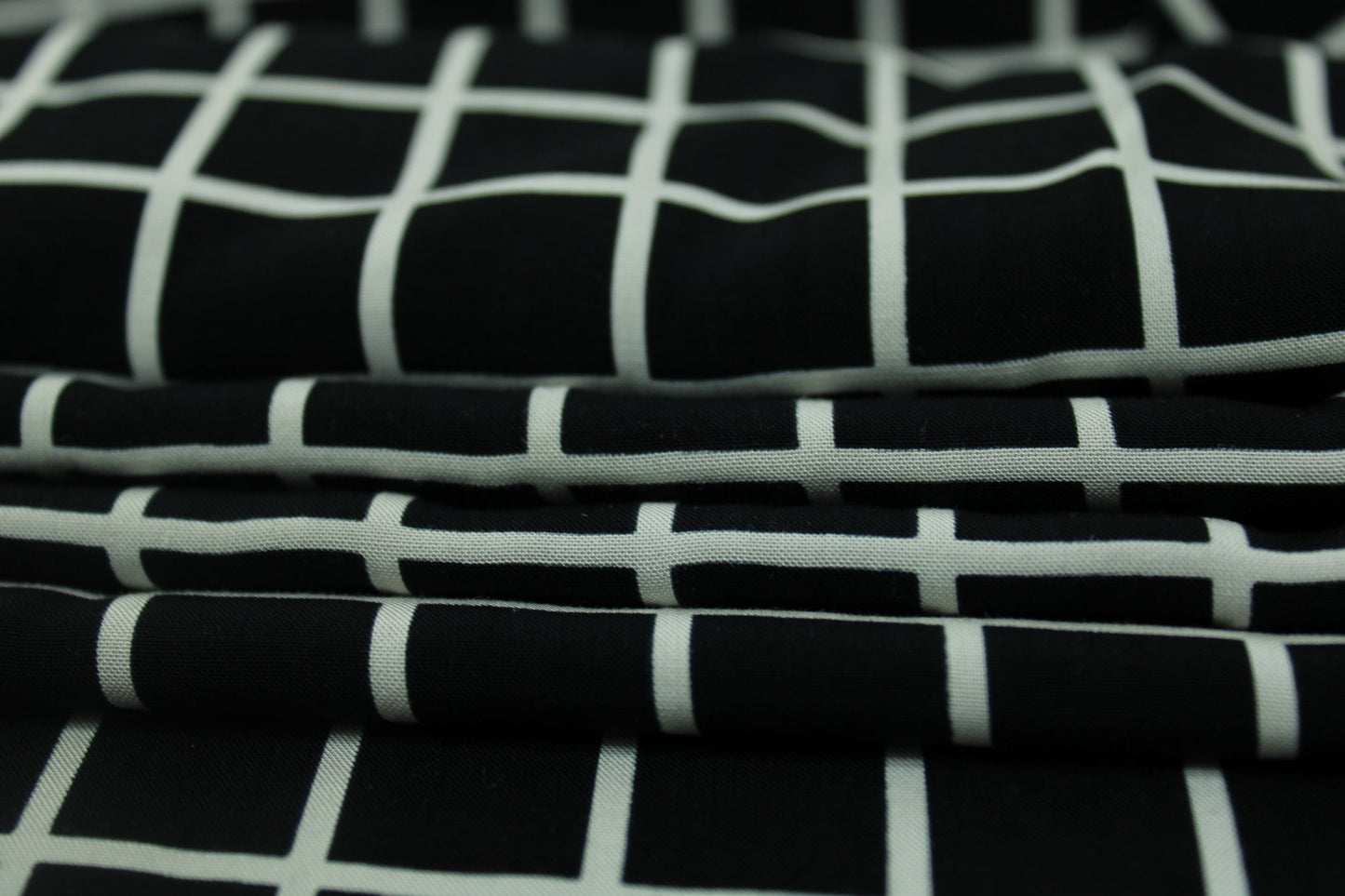 Tissu javanaise de viscose - à carreaux blanc et noir - photo 3/5 | So Tissus