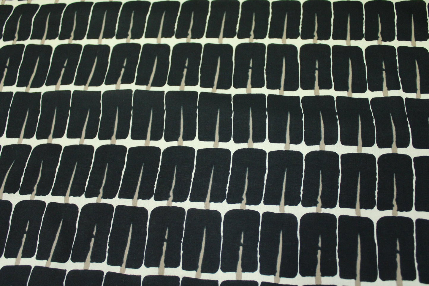Tissu popeline coton - imprimé géométrique - noir et beige - photo 4/6 | So Tissus