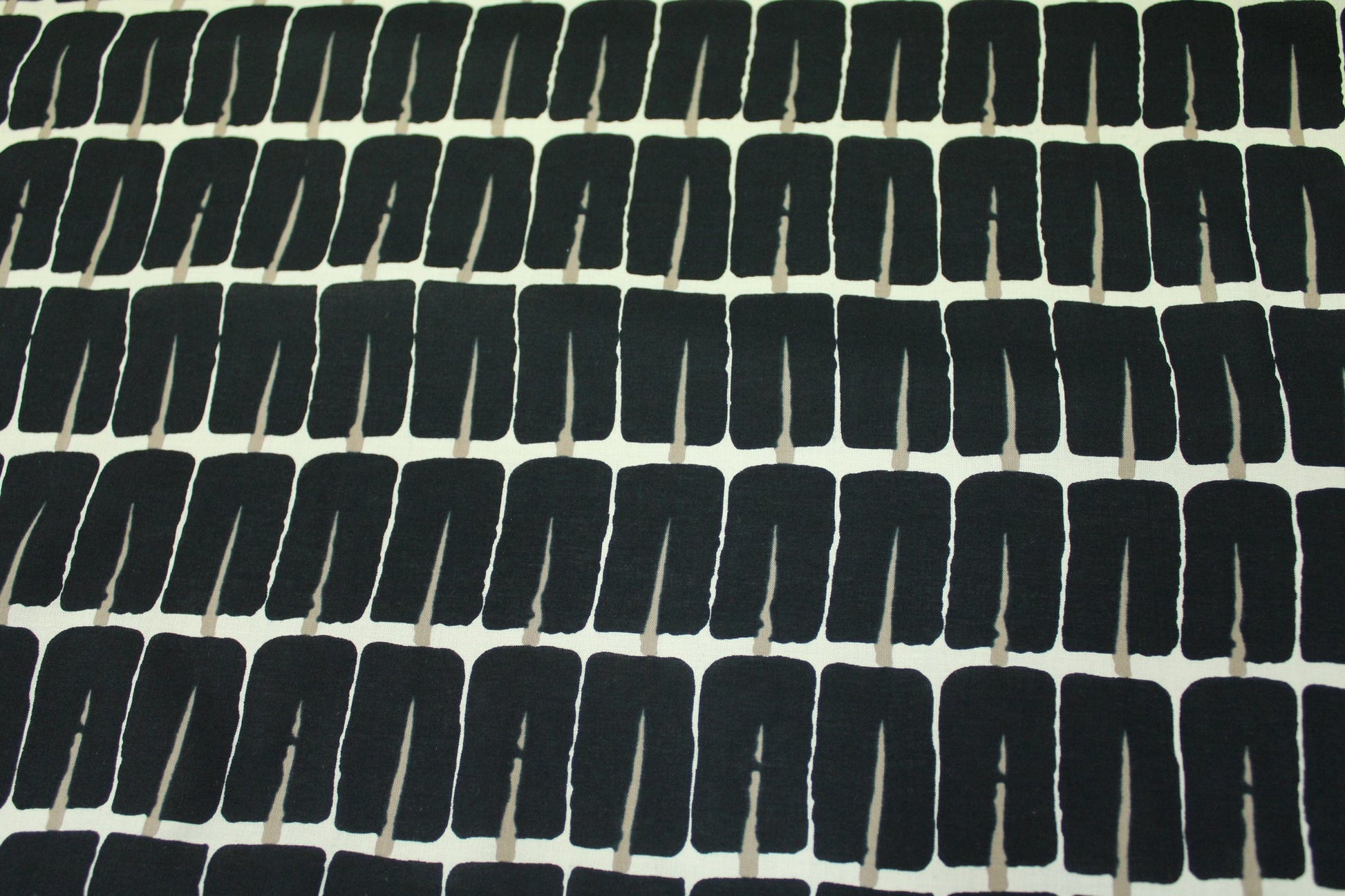 Tissu popeline coton - imprimé géométrique - noir et beige - photo 4/6 | So Tissus