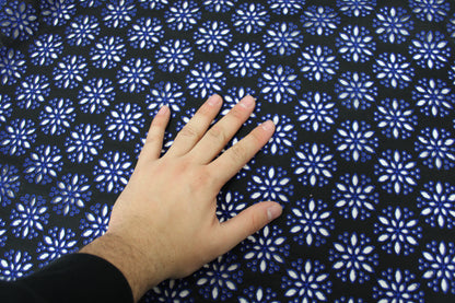Tissu broderie anglaise - noir et bleu - photo 3/5 | So Tissus