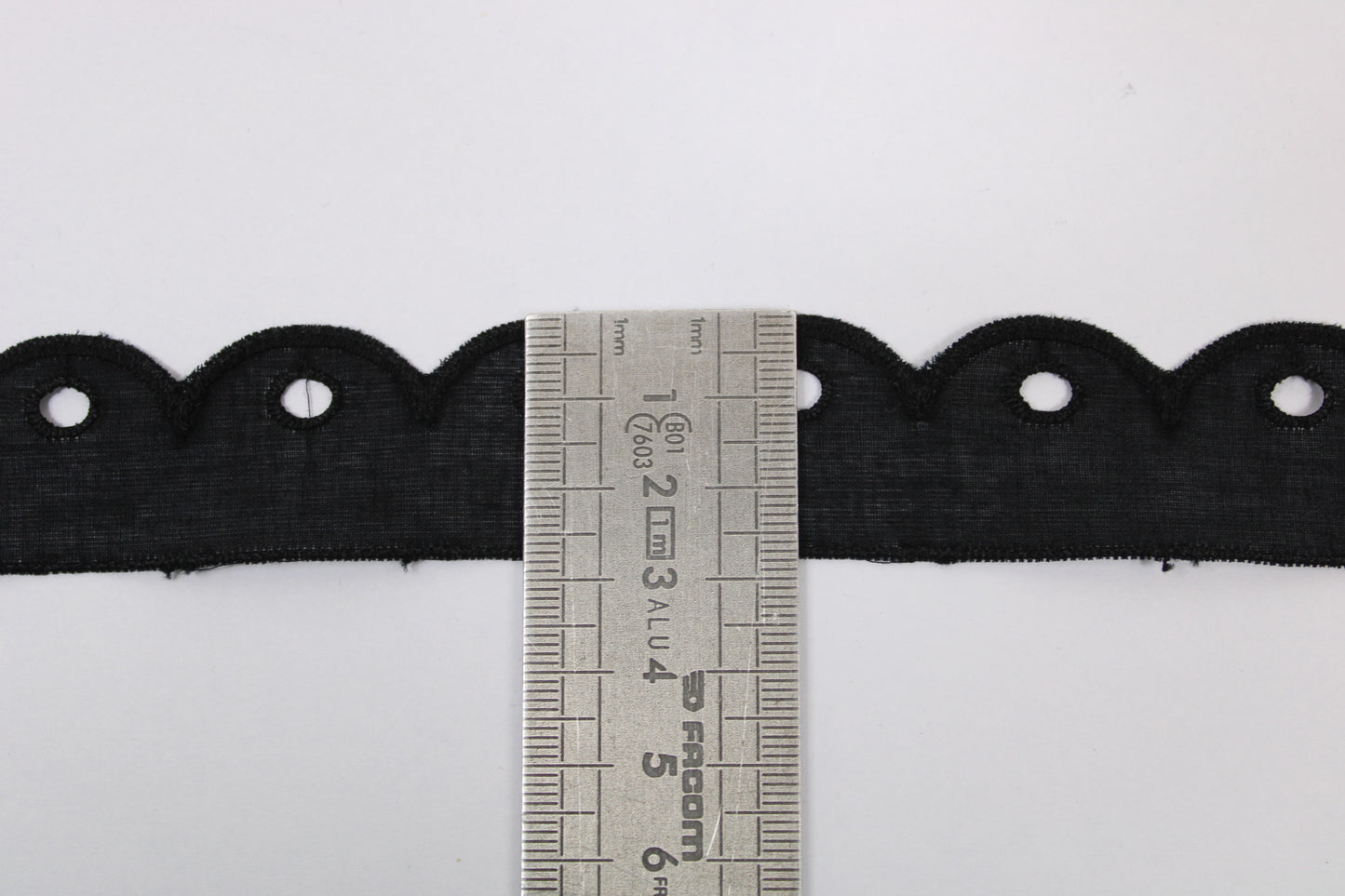 Galon - broderie anglaise noire - motif circulaire - photo 3/3 | So Tissus