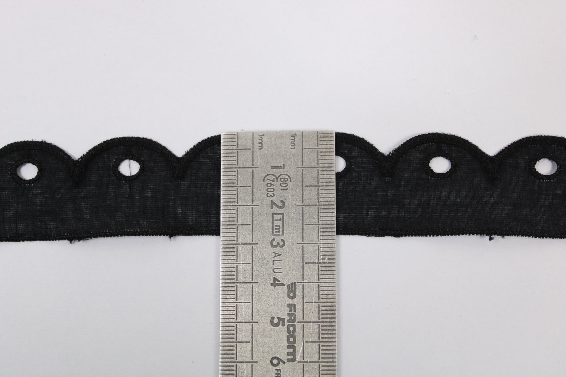 Galon - broderie anglaise noire - motif circulaire - photo 3/3 | So Tissus