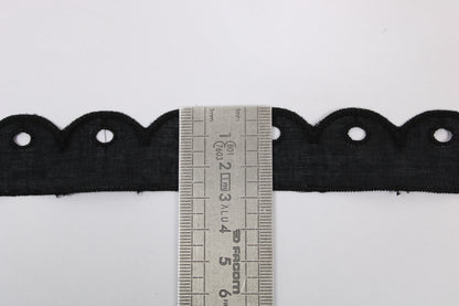 Galon - broderie anglaise noire - motif circulaire - photo 3/3 | So Tissus