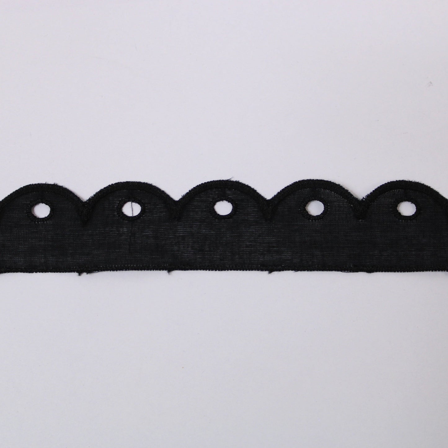 Galon - broderie anglaise noire - motif circulaire - photo 1/3 | So Tissus