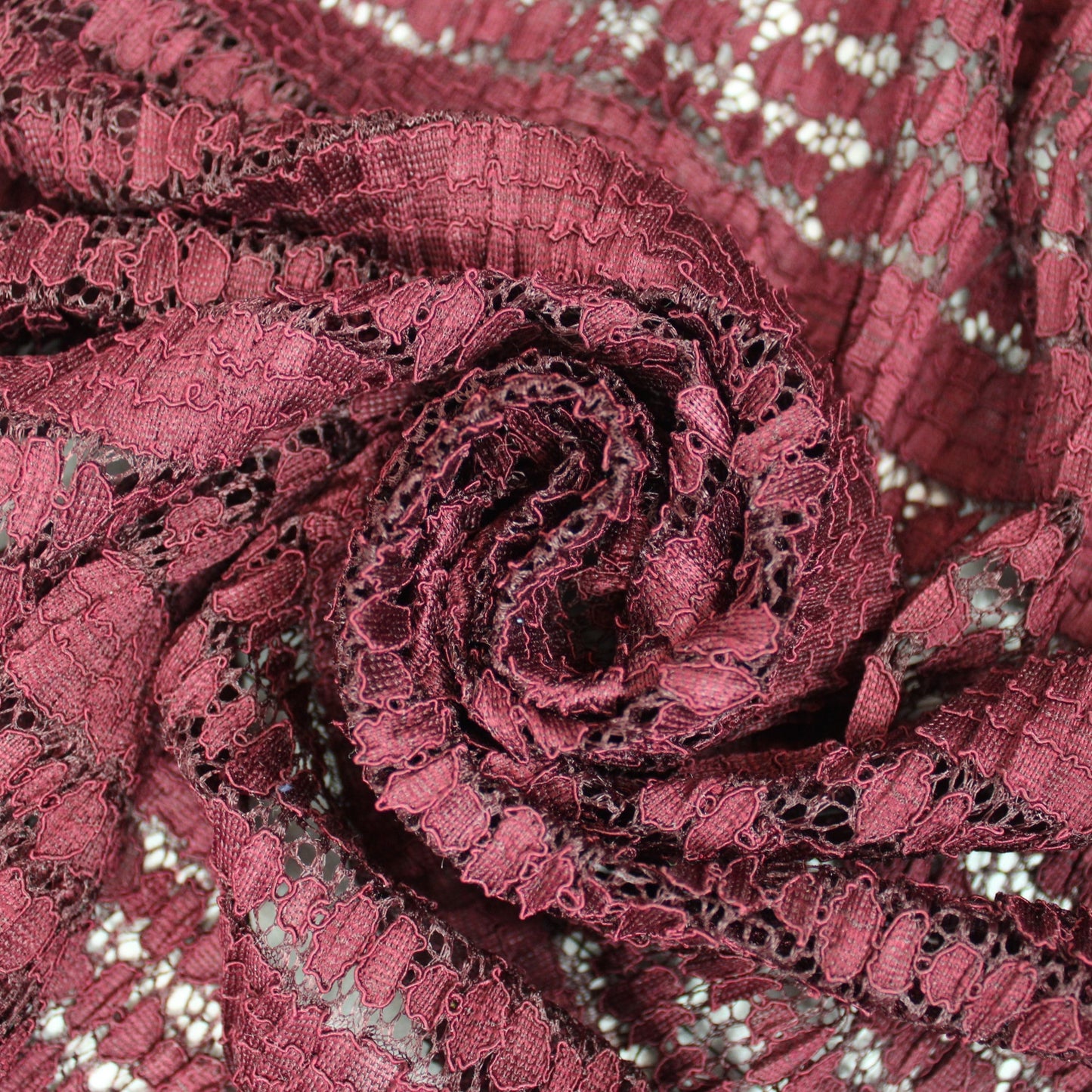 Tissu dentelle plissé - bordeaux - photo 1/5 | So Tissus