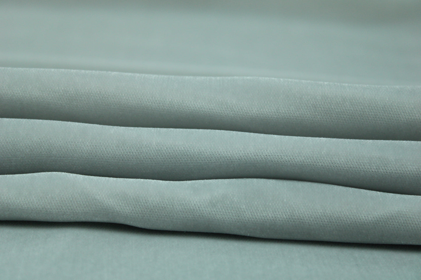 Tissu velours lisse - gris perle - photo 2/3 | So Tissus