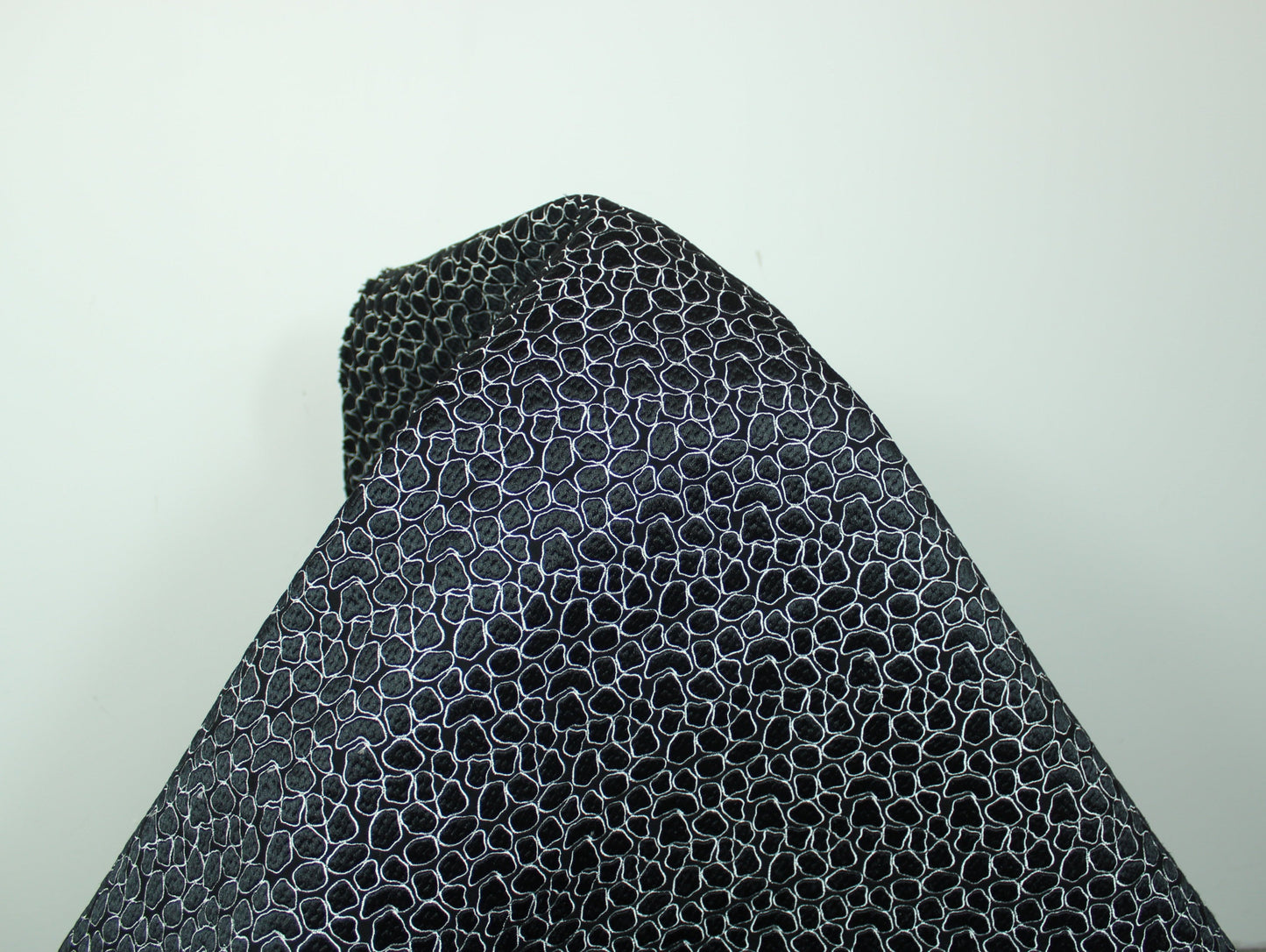 Tissu brocart de laine brodé motif tacheté - noir - photo 3/5 | So Tissus