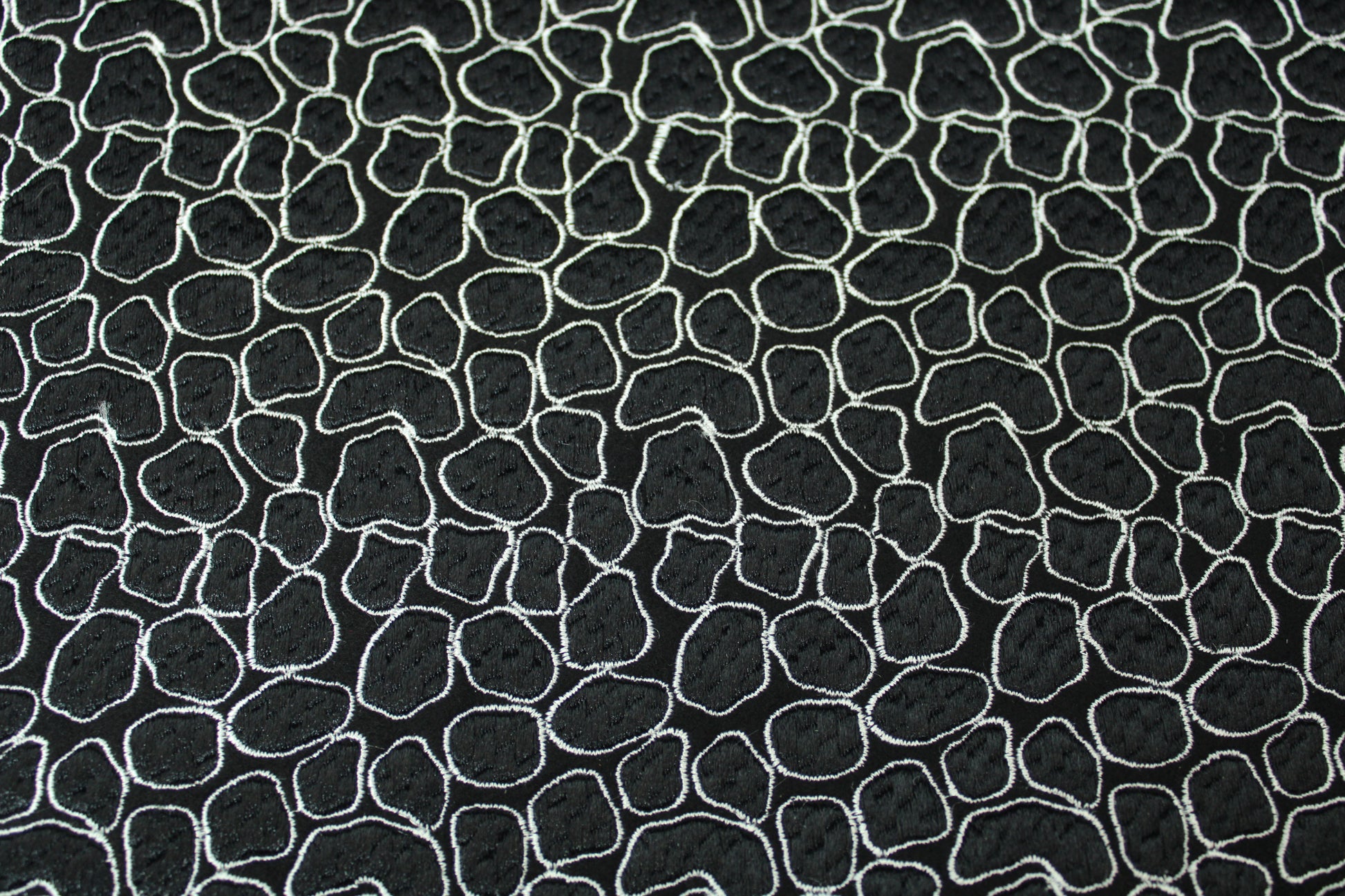 Tissu brocart de laine brodé motif tacheté - noir - photo 4/5 | So Tissus