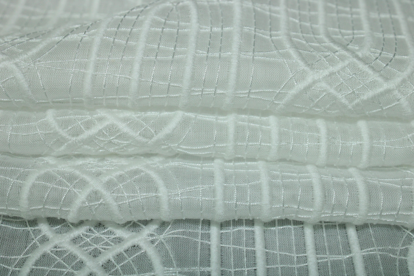 Tissu voile coton brodé - motif géométrique - blanc - photo 2/6 | So Tissus
