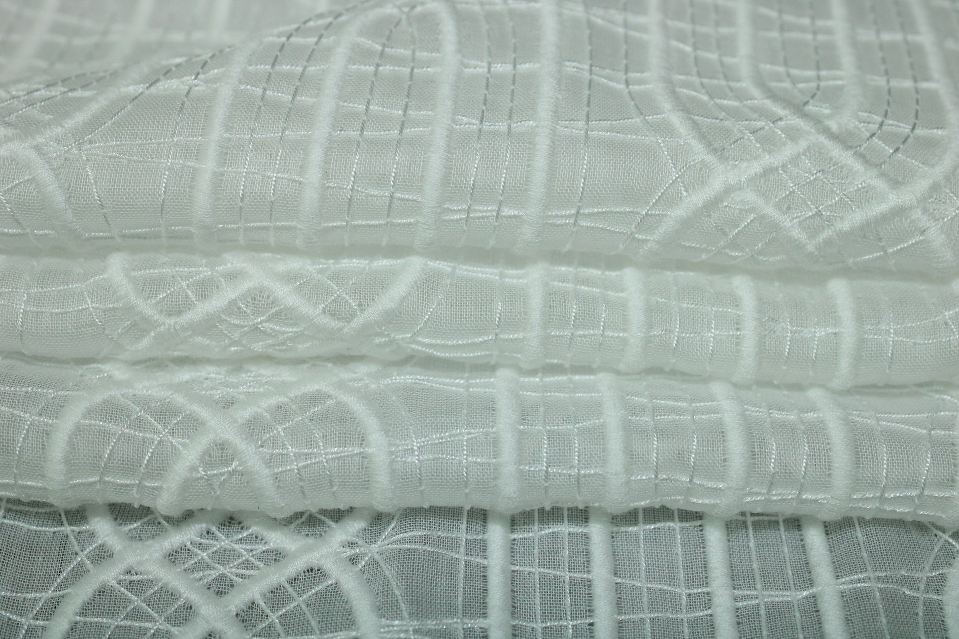Tissu voile coton brodé - motif géométrique - blanc - photo 2/6 | So Tissus
