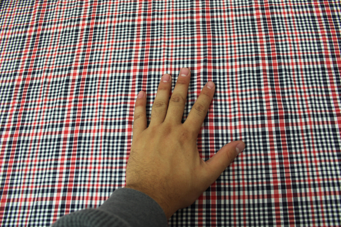 Tissu viscose - à carreaux - rouge, blanc et bleu - photo 4/4 | So Tissus